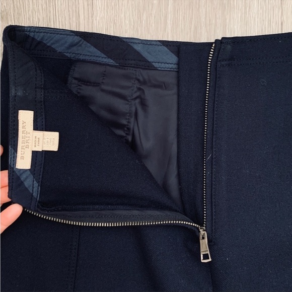 Burberry Navy Skirt Authentic - Picture 2 of 5